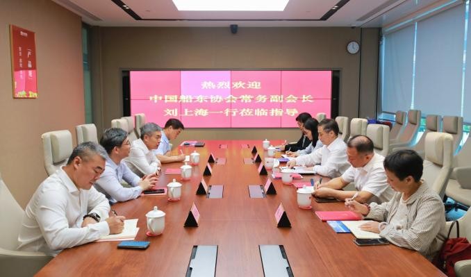 中国船东协会常务副会长刘上海一行走访上海中谷物流…