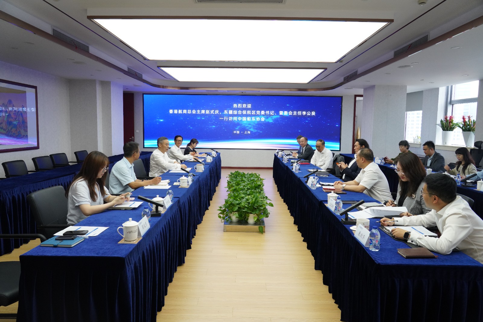 香港航商总会主席赵式庆,天津东疆综合保税区党委书…